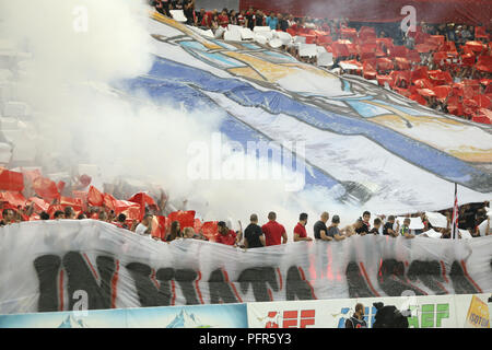 Bucarest, Romania - 28 Luglio 2018: Dinamo Bucarest sostenitori durante il gioco tra dinamo e FCSB, su National Arena Stadium Foto Stock