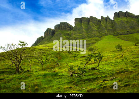 Ben Bulben rock formazione nella Contea di Sligo, Irlanda Foto Stock