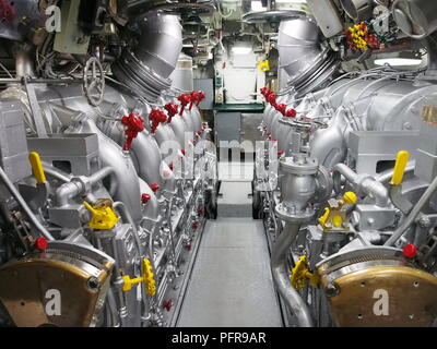 General Motors 278A motori diesel della BAP Abtao (SS-42) sottomarini della Marina peruviana. La nave, una classe di sgombro sottomarino, costruito dalla Electric Boat Company, è stata consegnata il 1 marzo 1954, dismesso nel 1998 e divenne una nave museo nel 2004. Credito: Fotoholica Press Agency/Alamy Foto Stock