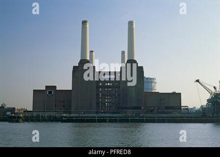 Gran Bretagna, Inghilterra, Londra, Battersea Power Station in disuso della stazione di alimentazione Foto Stock