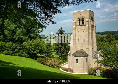 Il Aisne-Marne Cimitero Americano durante una cerimonia di commemorazione del centenario della battaglia di Belleau legno in Belleau, Francia, 27 maggio 2018. L'evento, che ha avuto luogo per il weekend del Memorial Day, commemorato i membri del servizio che diedero la loro vita in difesa della nazione e per rendere omaggio al loro sacrificio estremo. Foto Stock