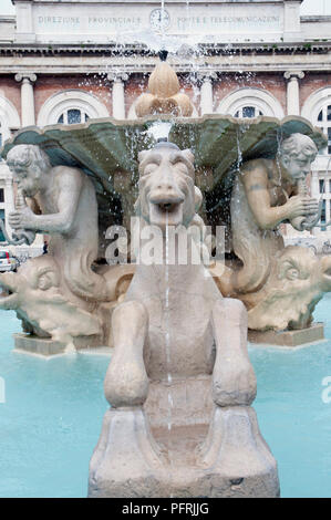 L'Italia, Marche, Pesaro, Piazza del Popolo, Fontana in città Foto Stock