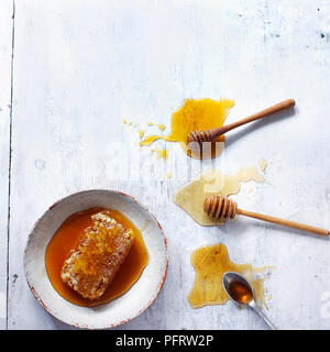 Diversi tipi di miele, miele di lavanda, il miele di fiori d'Arancio, Miele di rosmarino e cera d'api pettini Foto Stock