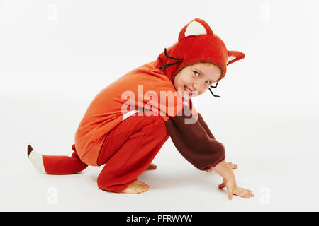 Bambino vestito in costume di Fox Foto Stock