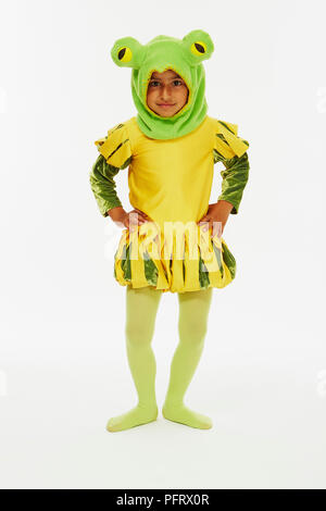 Ragazzo vestito come frong prince in giallo e verde costume Foto Stock