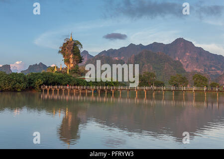 Bella Kyauk buddista Kalap Pagoda di Hpa-an, Myanmar. Foto Stock