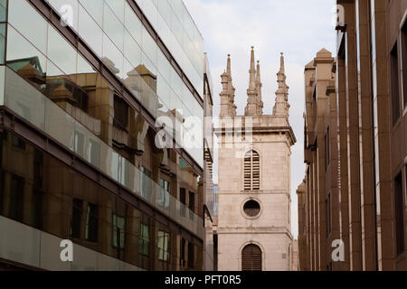 Agosto 2017 - una vista di St Mary Somerset, chiesa del XII secolo a Londra, distrutto da un grande incendio nel 1666 e ricostruita dal famoso architetto Sir Christoph Foto Stock