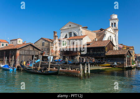 Squero di San Trovaso. Workshop per la realizzazione di gondole a Venezia, Italia Foto Stock