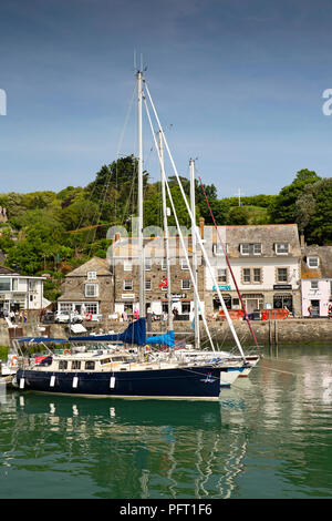 Regno Unito, Cornwall, Padstow, barche ormeggiate nel porto interno Foto Stock