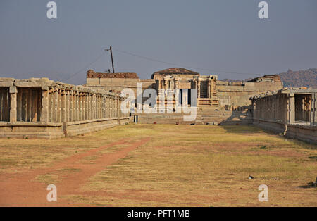 "Rovine della Vecchia Siva tempio vicino Vijaya Vitthala tempio, Hampi, Karnataka' Foto Stock