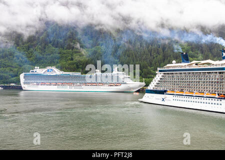 Navi da crociera nel porto di Juneau la città capitale di Alaska, STATI UNITI D'AMERICA Foto Stock