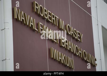 Robert M. Casey navale ramo della famiglia Clinica personale, non raffigurato, ospitare l inaugurazione del nuovo impianto di Marine Corps Air Station Iwakuni, Giappone, 30 maggio 2018. Il personale ha ospitato la grande apertura al fine di visualizzare la struttura di funzionalità nuove e migliorate. Foto Stock