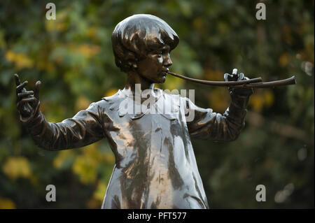 Gran Bretagna, Inghilterra, London, Kensington Gardens, Peter Pan statua, close-up Foto Stock