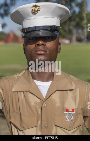 Stati Uniti Marine Corps PFC. Myles Johnson, onore graduate per plotone 2045, Kilo Company, 3a reclutare battaglione di formazione, laureato boot camp Giugno 1, 2018. Johnson è da Wilmington, Del. Foto Stock