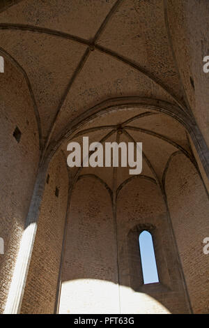 L'Italia, Palermo, la Chiesa di Santa Maria dello Spasimo, soffitto a volte nella chiesa gotica Foto Stock