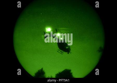 Texas National Guard per aeromobile passate con il mouse sopra le vittime a filamento su maggio 21, 2018 come parte di Texas' più grande ricerca e salvataggio di esercizio. L'esercizio che ha coinvolto 20 elicotteri, 24 agenzie e oltre 200 persone continueranno fino a tarda notte come gli equipaggi eseguita di notte le operazioni di soccorso. Foto Stock