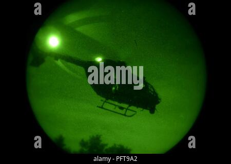 Texas National Guard per aeromobile passate con il mouse sopra le vittime a filamento su maggio 21, 2018 come parte di Texas' più grande ricerca e salvataggio di esercizio. L'esercizio che ha coinvolto 20 elicotteri, 24 agenzie e oltre 200 persone continueranno fino a tarda notte come gli equipaggi eseguita di notte le operazioni di soccorso. Foto Stock