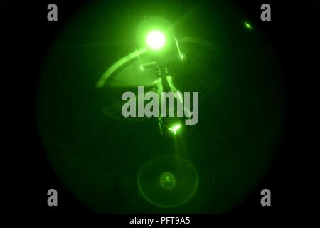 Texas National Guard per aeromobile passate con il mouse sopra le vittime a filamento su maggio 21, 2018 come parte di Texas' più grande ricerca e salvataggio di esercizio. L'esercizio che ha coinvolto 20 elicotteri, 24 agenzie e oltre 200 persone continueranno fino a tarda notte come gli equipaggi eseguita di notte le operazioni di soccorso. Foto Stock