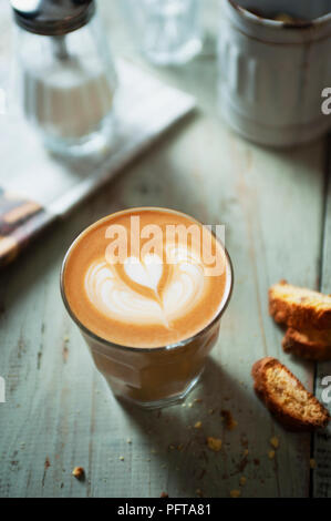 Rosetta cuore, latte art Foto Stock