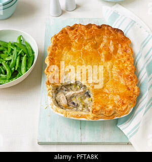 Pollo, porri e torta di funghi Foto Stock