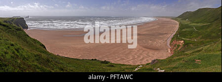 Le onde e il vento a Rhossili beach sulla South Wales coast Foto Stock