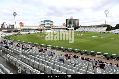 Una vista generale del passo come giocatori riscaldarsi durante il giorno cinque della Specsavers terzo Test match a Trent Bridge, Nottingham. Foto Stock