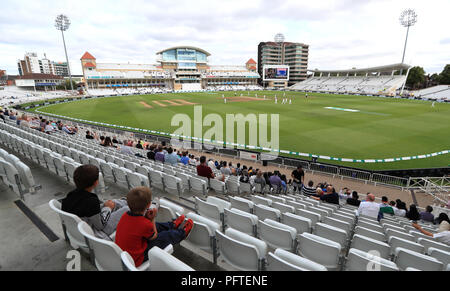 Una vista generale del passo come giocatori riscaldarsi durante il giorno cinque della Specsavers terzo Test match a Trent Bridge, Nottingham. Foto Stock