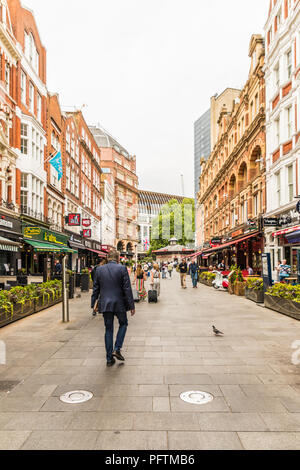 Una tipica vista in central London REGNO UNITO Foto Stock