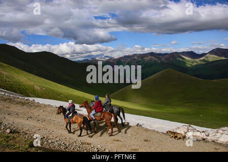 Horserider kirghisa, Jyrgalan Valley, Kygyzstan Foto Stock