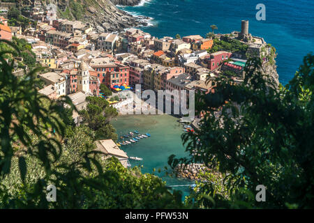 Vernazza, le Cinque Terre e la Riviera di Levante, Ligurien, Italien | Vernazza, le Cinque Terre e la Riviera di Levante, Liguria, Italia Foto Stock