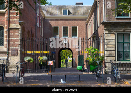 Leiden, Paesi Bassi - Luglio 17, 2018: ingresso dell'Hortus Botanicus al Rapenburg nel centro di Leiden Foto Stock