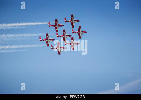 Snowbirds volare durante la Canadian International Air Show a Toronto in Canada Foto Stock