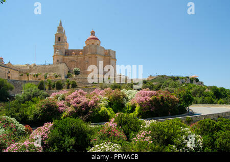 Chiesa Parrocchiale di Mellieha, Malta, d'estate Foto Stock