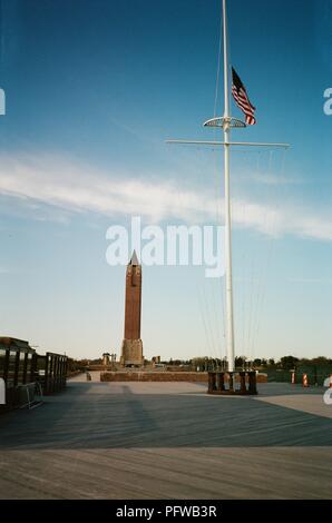 Centro commerciale centrale e la torre di Jones Beach State Park a Long Island, Wantagh, New York, 2018. () Foto Stock