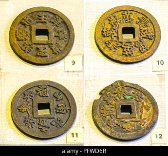 Oggetti da collezione antica moneta grande nel regno di Tu Duc re 1848 - 1883 periodo feudale in Vietnam. Foto Stock