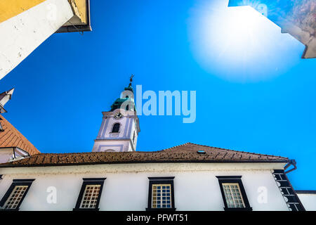 Vista panoramica alla pittoresca architettura in Karlovac città vecchia, Croazia centrale. Foto Stock