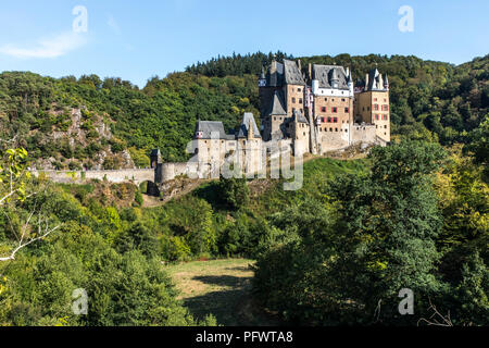 Il Castello Eltz, vicino Wierschem, in Rhineland-Pflaz, Germania, nella valle del Elz, la collina del castello del XII secolo Foto Stock