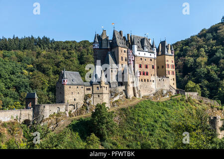 Il Castello Eltz, vicino Wierschem, in Rhineland-Pflaz, Germania, nella valle del Elz, la collina del castello del XII secolo Foto Stock