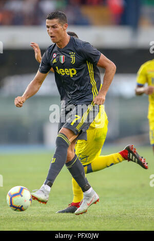 Lo Stadio Bentegodi di Verona, Italia - 18/08/2018 Cristiano Ronaldo di Juvemtus durante la sua prima serie di una partita di calcio. Credito: Giampiero Sposito/Pacific premere (foto di Giampiero Sposito / Pacific Stampa) Foto Stock