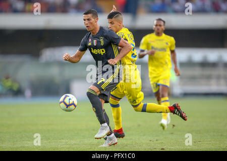 Lo Stadio Bentegodi di Verona, Italia - 18/08/2018 Cristiano Ronaldo di Juvemtus durante la sua prima serie di una partita di calcio. Credito: Giampiero Sposito/Pacific premere (foto di Giampiero Sposito / Pacific Stampa) Foto Stock