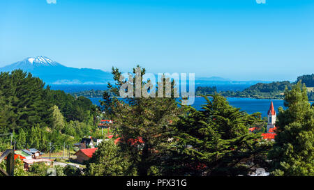 Vista del paesaggio di montagna, Puerto Octay, Cile. Copia spazio per il testo Foto Stock