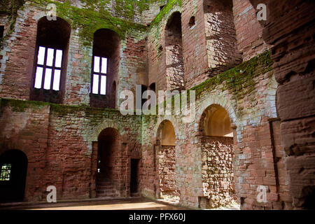 Febbraio 2016 - rovine del Castello di Kenilworth, UK; essa ha svolto un importante ruolo storico ed è stato oggetto di il più lungo assedio nella storia inglese Foto Stock