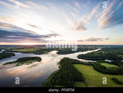 Vista tramonto sopra il lago Sartai in Lituania Foto Stock
