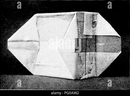 . Istruzione in apicoltura per l'uso di Irish apicoltori . Le api. Fig. 40.-incarto di una sezione .. Si prega di notare che queste immagini vengono estratte dalla pagina sottoposta a scansione di immagini che possono essere state migliorate digitalmente per la leggibilità - Colorazione e aspetto di queste illustrazioni potrebbero non perfettamente assomigliano al lavoro originale. L'Irlanda. Dipartimento di Agricoltura e istruzioni tecniche. Dubin : H. M. Stationery Off. Foto Stock