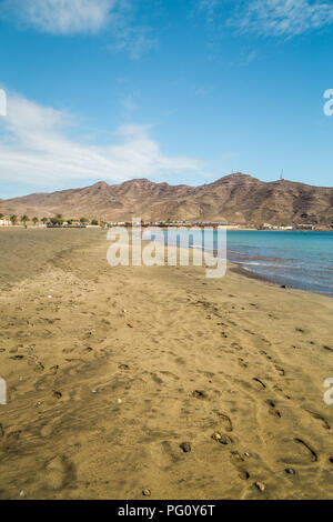 Spiaggia di sabbia in Gran Tarajal, Fuerteventura, Isole Canarie, Spagna. Foto Stock