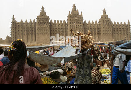 Lunedì mercato alla Grande Moschea di Djenne, Mali per solo uso editoriale Foto Stock