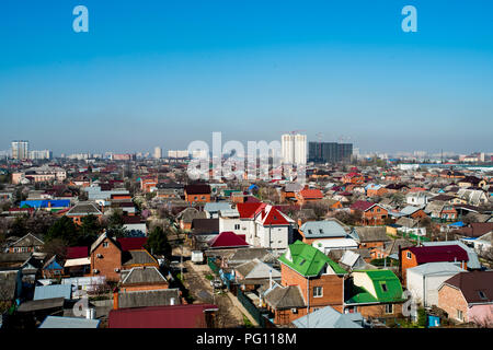 KRASNODAR, Russia - 05 Aprile 2018: Krasnodar cityscape dalla vista aerea Foto Stock