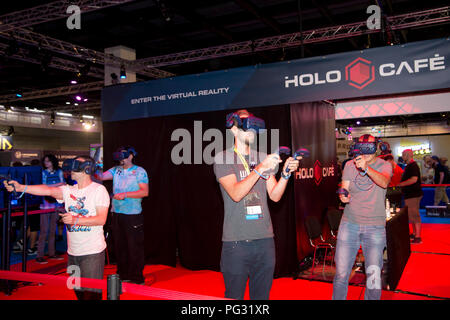 Colonia, Deutschland. 21 Ago, 2018. Visitatori giocare giochi VR, realtà virtuale, apertura del gamescom in Koeln su 21.08.2018, | Utilizzo di credito in tutto il mondo: dpa/Alamy Live News Foto Stock