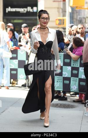 Eseguire il ping di tonalità fuori e circa per celebrità Candids - MER, , New York, NY Agosto 22, 2018. Foto di: Kristin Callahan/Everett Collection Foto Stock