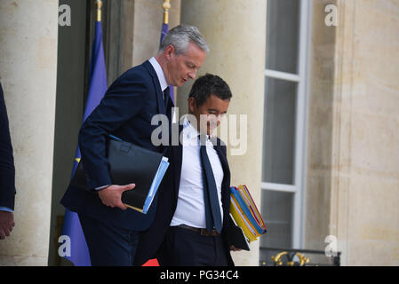 Parigi, Francia. Agosto 22, 2018 - Parigi, Francia: francese il ministro dell Economia e delle finanze Bruno Le Maire (L) e il ministro dell'azione pubblica e conti Gerald Darmanin lasciare l'Elysee Palace dopo un Consiglio dei ministri. Le ministre de l'Économie et des Finances, Bruno Le Maire et le ministre de l'azione et des comptes publics, Gerald Darmanin, a la sortie du Conseil des ministres de la rentree. *** La Francia / nessuna vendita di supporti in francese.Credit: Fotografia Idealink/Alamy Live News Foto Stock